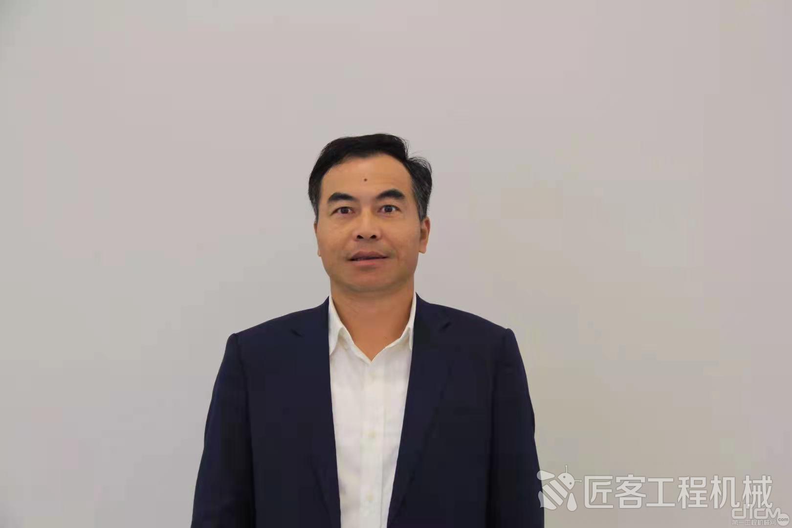 小松（中國）投資有限公司營業本部本部長 費春江