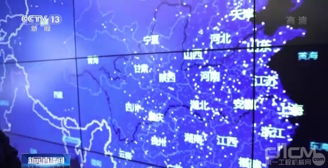 基于樹根互聯工業互聯網平臺，70多萬臺工程機械設備的運行數據躍然大屏之上